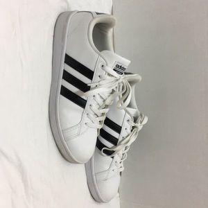 Adidas shoes three stripes, cloud foam size 8 1/2.